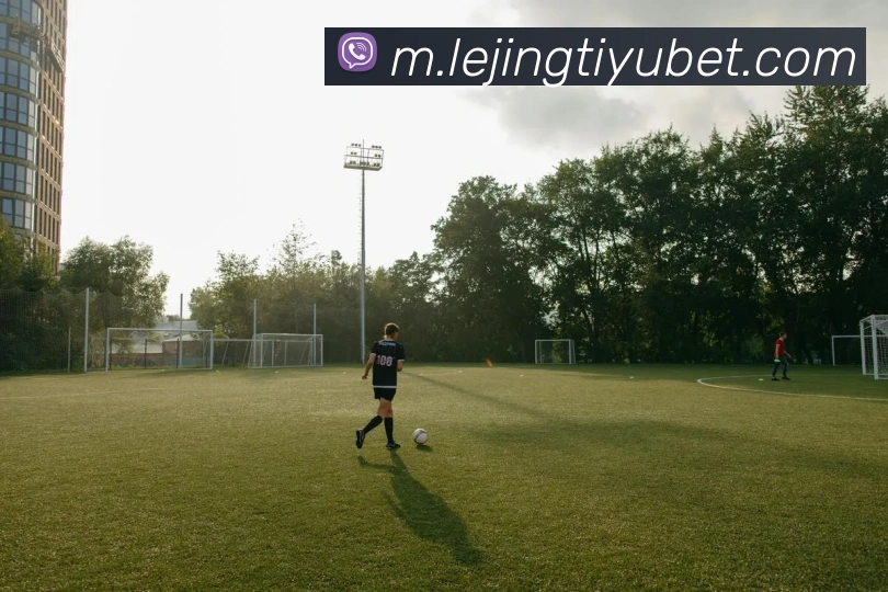 里沙利松越位梅开二度再被判罚本场比赛第二粒进球无效引发争议